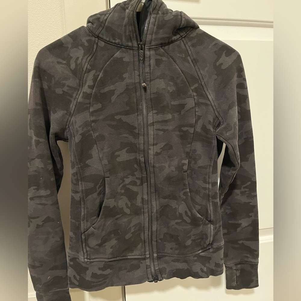 🍋Lululemon Camo Scuba Zip Up Hoodie Size 4